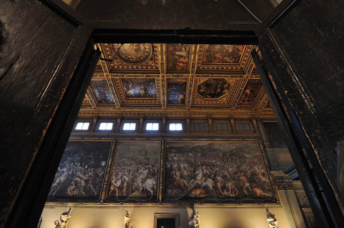Salle des 500 - Ses fresques et son plafond à caissons peints par Vasari 