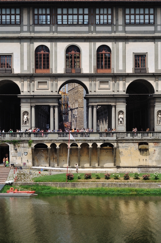 Façade sud de la Galerie (vue du côté de l'Arno)