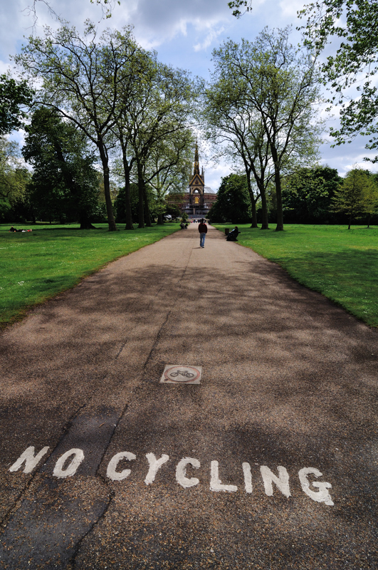 Certaines routes du parc sont interdites aux vélos...théoriquement, hein...