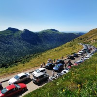 Une vue sympathique du parking et du bordel ambiant. Route vers Salers