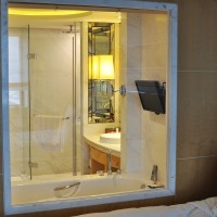 Oui, télé aussi dans la salle de bain