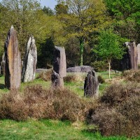 Pierres droites - Monteneuf