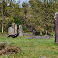 Pierres droites - Monteneuf