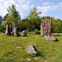 Pierres droites - Monteneuf