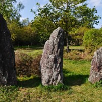 Pierres droites - Monteneuf
