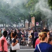Place de la Bastille...un peu de fumée des "barbecues" plus ou moins autorisés